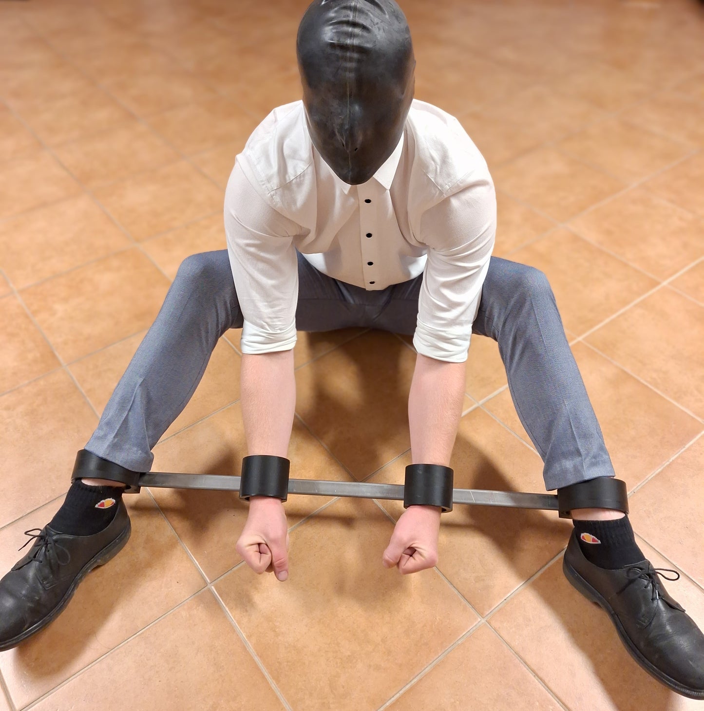 Breathplay Collar, Atemkontrolle, BDSM Halsband, Torture Bondage, Folter, Folter BDSM, BDSM, Bondage, Collar, Bondage Collar, Predicament, restriction, Handcuffs, tied up, Handcuffed, cuffs, Hogtied,pillory, Pranger, spreader bar, spreaded legs, Spreizstange, Fesseln