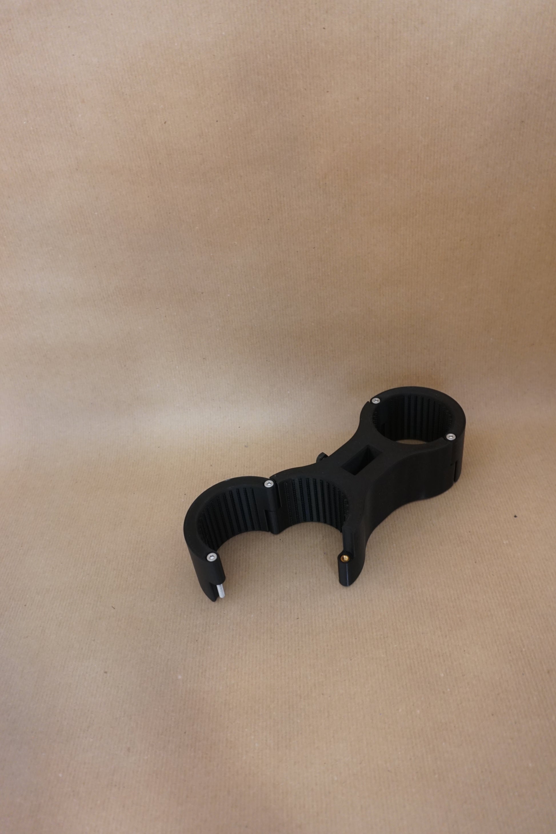 Breathplay Collar, Atemkontrolle, BDSM Halsband, Torture Bondage, Folter, Folter BDSM, BDSM, Bondage, Collar, Bondage Collar, Predicament, restriction, Handcuffs, tied up, Handcuffed, cuffs, Hogtied,pillory, Pranger, spreader bar, spreaded legs, Spreizstange, Fesseln, sex toys