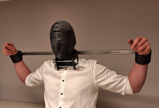 Breathplay Collar, Atemkontrolle, BDSM Halsband, Torture Bondage, Folter, Folter BDSM, BDSM, Bondage, Collar, Bondage Collar, Predicament, restriction, Handcuffs, tied up, Handcuffed, cuffs, Hogtied,pillory, Pranger, spreader bar, spreaded legs, Spreizstange, Fesseln