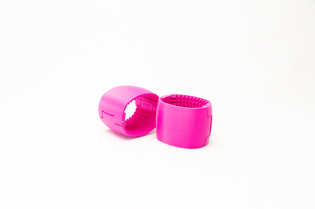 Owner's Cuffs – starre Armbänder mit Spitzen, paarweise