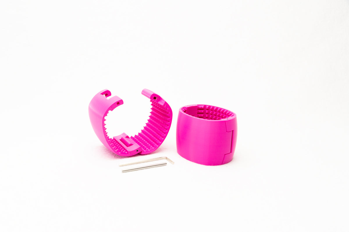 Owner's Cuffs – starre Armbänder mit Spitzen, paarweise